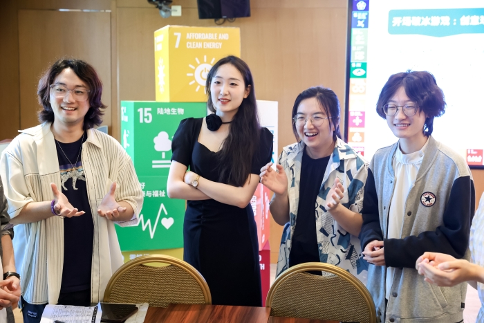 9A3A7041__31195610_a6416719311_plx